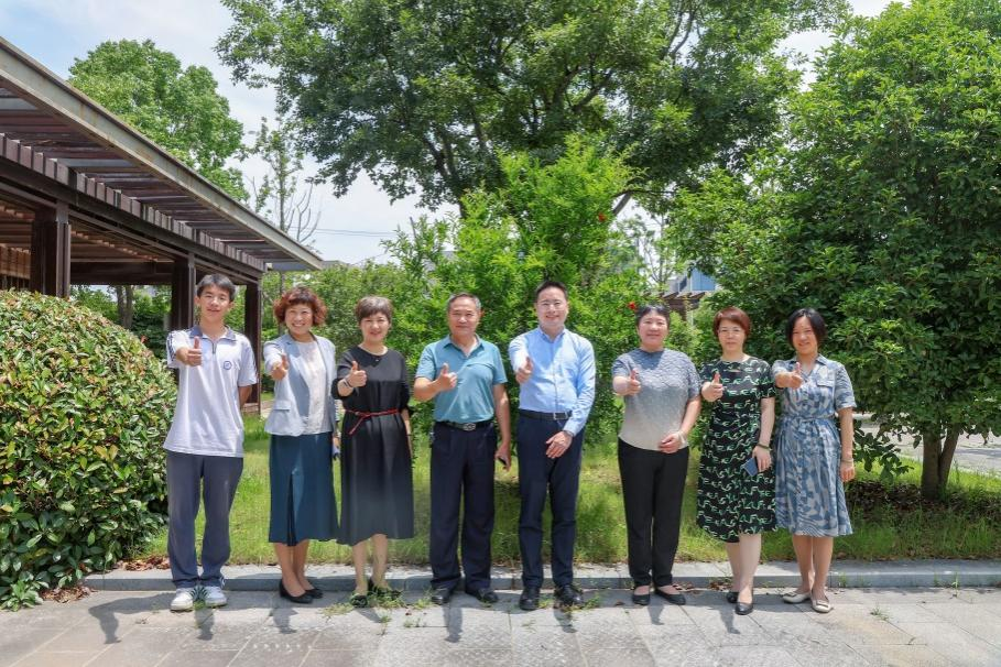 1750381737539879.png 結(jié)尾合影.png